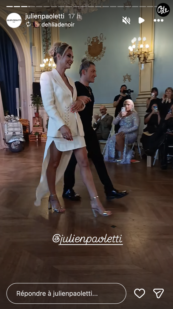Élodie Gossuin défile pour Julien Paoletti à l'occasion de la Fashion Week de Paris.