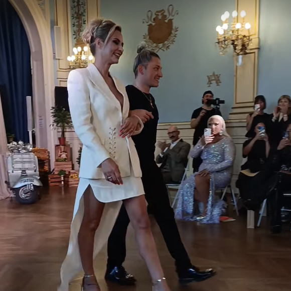 Élodie Gossuin défile pour Julien Paoletti à l'occasion de la Fashion Week de Paris.