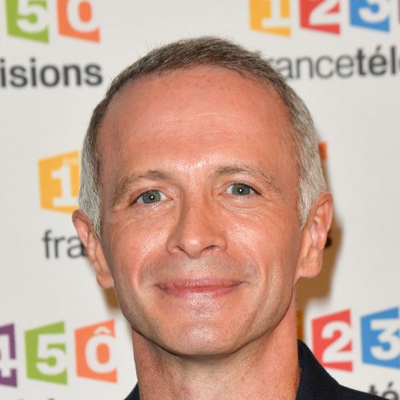 Samuel Étienne lors du photocall de la présentation de la nouvelle dynamique 2017-2018 de France Télévisions. Paris, le 5 juillet 2017.
© Guirec Coadic/Bestimage