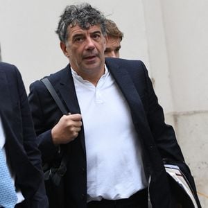 pour lesquelles il a fait appel de sa condamnation,

Exclusif - Stéphane Plaza arrive à la Maison de la Chimie à Paris avec ses avocats pour donner une conférence de presse le 5 juin 2025.
©Agence / Bestimage