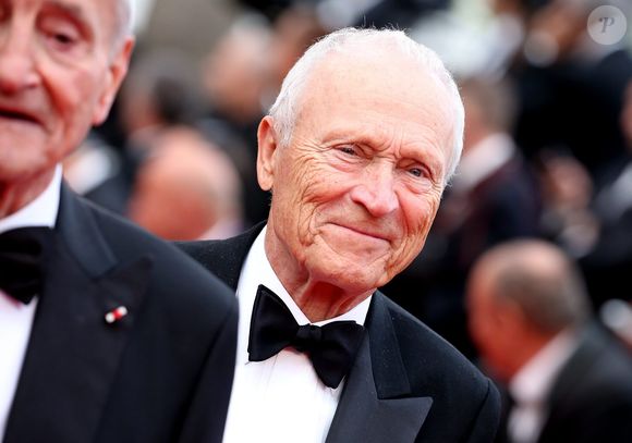 À 90 ans, le puissant patron de Pathé et seul maître à bord refuse d'évoquer l'avenir du groupe dont il a lui-même hérité. 

Jérome Seydoux - Montée des marches du film "La Glace et le Ciel" pour la cérémonie de clôture du 68 ème Festival du film de Cannes, à Cannes le 24 mai 2015. DOMINIQUE JACOVIDES / BESTIMAGE