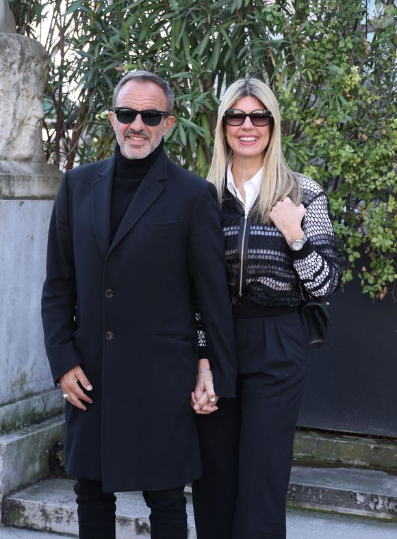 Nikos Aliagas avec sa compagne Tina Grigoriou au défilé Elie Saab "Collection Prêt-à-Porter Automne/Hiver 2025-2026" lors de la Fashion Week de Paris (PFW), le 7 mars 2025.

© Denis Guignebourg / Bestimage