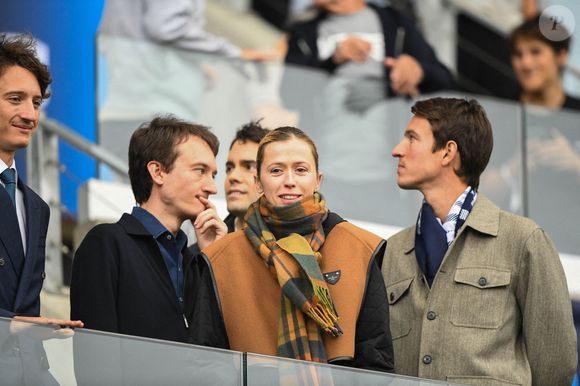 Jean Arnault, Frédéric Arnault et Alexandre Arnault avec son épouse Géraldine Guyot assistent au match Paris FC vs. Metz à Paris, à Paris, France le 31 août 2025. Photo by Florian Poitout/ABACAPRESS.COM