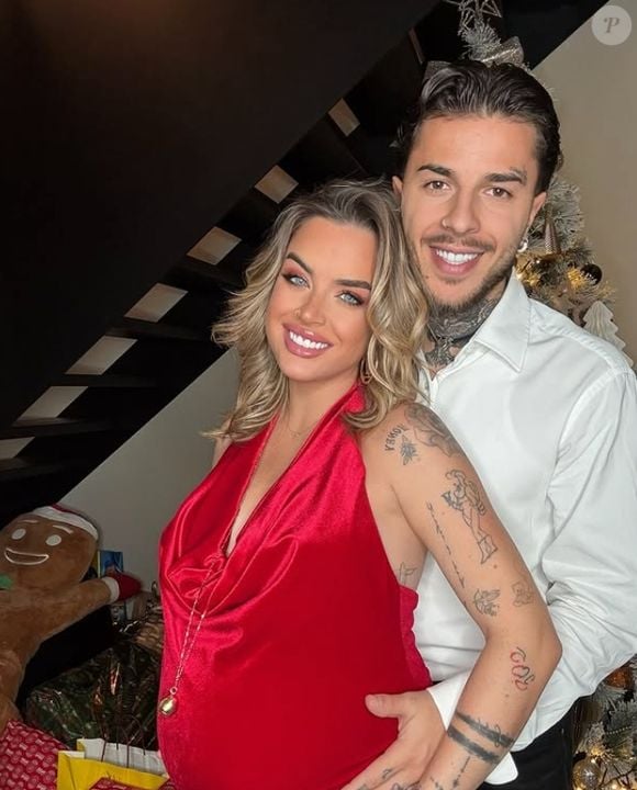 Etant très actifs sur les réseaux sociaux, l'un et l'autre avaient partagé de belles images de cette somptueuse cérémonie.

Yanns et son épouse Jade Lerousseau immortalisés sur Instagram.
