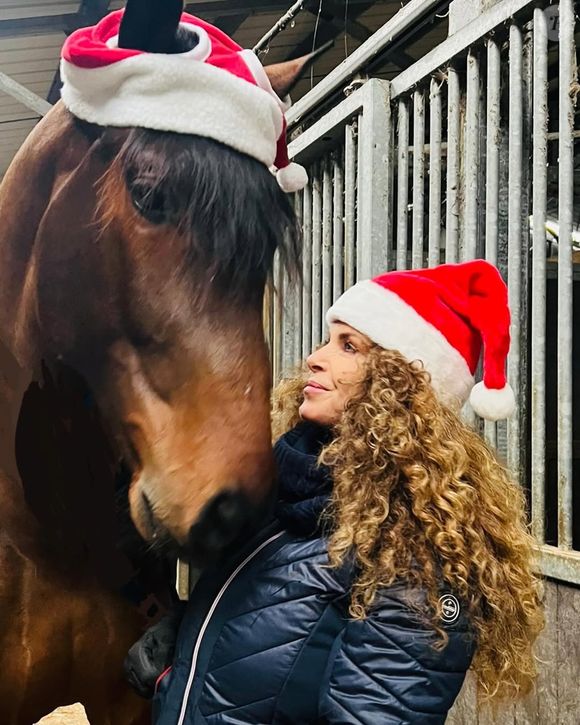 Manuela Lopez s’est aujourd'hui retirée des plateaux et vit désormais en Bretagne entourée d’animaux.

Manuela Lopez et son cheval.

Capture d'écran du compte Instagram de manuela_lopez_officiel