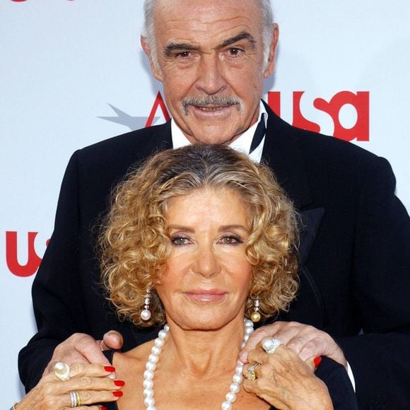 Cinquante ans d'amour, c'est ce qu'ont vécu Sean Connery et son épouse Micheline. 

Archive - Sean Connery et son épouse Micheline au 34ème AFI Life Achievement Award in Hollywood © Imago / Panoramic / Bestimage