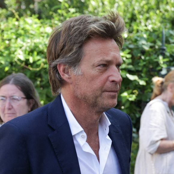 Laurent Delahousse assistant aux obsèques de Philippe Labro à l'église Saint-Germain-des-Prés à Paris, en France, le 13 juin 2025. Labro, journaliste prolifique, auteur, réalisateur et compositeur, est décédé d'un cancer le 4 juin à l'âge de 88 ans. Photo de Nasser Berzane/ABACAPRESS.COM
