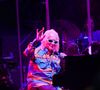Malgré une longue attente, son apparition a été accueillie avec émotion par un public fidèle et transgénérationnel.

M.Polnareff lors de son concert à la citadelle de Saint-Tropez, le 13 août 2024.  © Brun Jacob / Nice Matin / Bestimage