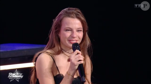 Et il lui a également fait une mise en garde sur ce qui l'attendait à sa sortie : "Dehors tu vas recevoir une quantité d’amour, je sais même si tu es prête, tu te rends pas compte."

Capture d'écran prime Star Academy du samedi 10 janvier 2026.
