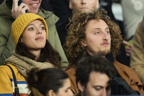 Jenaye Noah et son frère Joalukas Noah - Célébrités dans les tribunes lors du match de Ligue 1 McDonald's opposant le Paris Saint-Germain (PSG) à l'Olympique de Marseille (OM) - (3-1) au Parc des Princes à Paris le 16 mars 2025. © Cyril Moreau/Bestimage