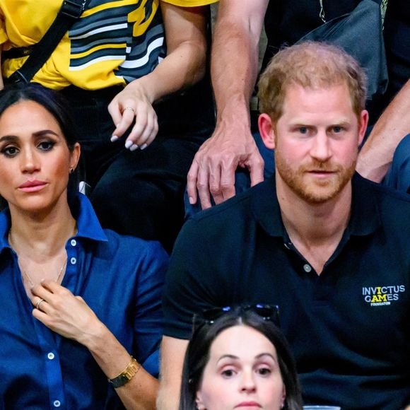 Le magazine "Time" a établi le classement des 100 personnalités en termes de philanthropie de 2025 
Le prince Harry, duc de Sussex et Meghan Markle, duchesse de Sussex aux Invictus Games 2023 à Dusseldorf le 15 septembre Backgrid USA / Bestimage