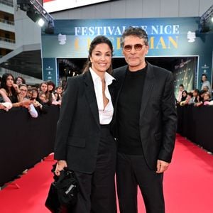Pascal Elbé et Nadia Fares - Arrivées de la soirée de clôture de la 6ème édition du festival Cinéroman au cinéma Pathé Gare du Sud à Nice, France, le 5 octobre 2024.
Le jury du Festival de Nice Cinéroman, présidé cette année par Matthieu Delaporte et Alexandre de la Patellière a décerné ses prix avec pour Meilleur film, "La Zone d'intérêt" de Jonathan Glazer, d'après le roman de Martin Amis, le Prix d'interprétation féminine à A.Vartolomei pour Maria, et S.Guillemin pour "Juliette au printemps", le Prix d'interprétation masculine à B.Biolay, qui s'est adressé au jury et au public avec un message vidéo, pour "Quelques jours pas plus", le Prix coup de coeur à S.Kiberlain, venue présenter Sarah Bernhardt, la divine en avant-première au Pathé Gare du Sud, le Prix Romain Gary à D.Auteuil, qui lui a été remis par Daniel Benoin, le co-fondateur et directeur du théâtre d'Antibes Anthéa, le vendredi 4 octobre, le Prix d'honneur à C.Gavras qui lui a été remis par le maire de la ville, Christian Estrosi. Le Prix Jeune Génération a été décerné au film "Maria" réalisé par Jessica Palud, tiré du roman "Elle s'appelait Maria" de V.Schneider. C'est elle avec l'actrice A.Vartolomei (Prix d'interprétation féminine pour Maria) qui a reçu le Prix pour la réalisatrice absente./ © Bebert-Jacovides/Bestimage