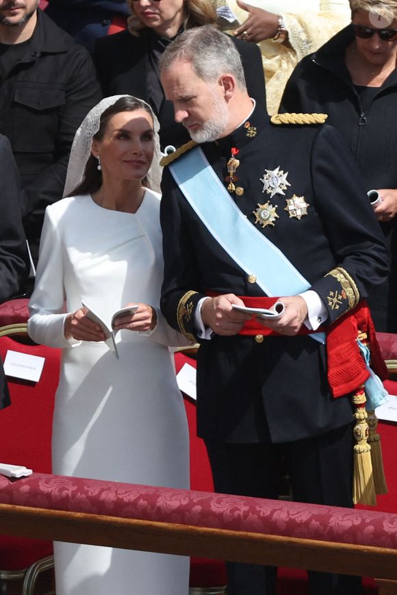 Le roi Felipe d'Espagne et la reine Letizia d'Espagne lors de la messe d'inauguration du pape Léon XIV sur la place Saint-Pierre le 18 mai 2025 au Vatican. Le pape Léon XIV (anciennement cardinal Robert Francis Prevost) a présidé sa messe d'inauguration sur la place Saint-Pierre après son élection le 8 mai. Photo by Marco Iacobucci/IPA/ABACAPRESS.COM