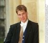C'est là que son père a effectué ses études...

Eton, 6/2000. Le Prince William fait partie du Pop, le petit groupe de 21 préfets élus d'Eton, responsables d'une école de 1 280 garçons. En tant que membre du Pop, il est autorisé à porter un gilet de son choix et un sac en éponge. Arron Hess/All Action/ABACA.