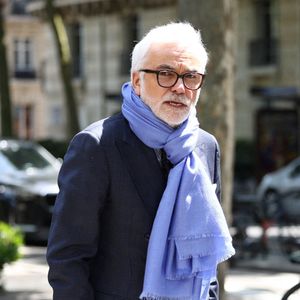 Dont Pascal Praud,

Pascal Praud, journaliste français assistant à la cérémonie d'enterrement de Daniel Bilalian à l'église Saint-Pierre de Neuilly-sur-Seine, près de Paris, France, le 22 mai 2025. Photo par Raphael Lafargue/ABACAPRESS.COM