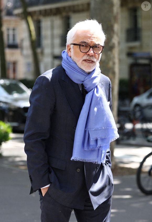 Dont Pascal Praud,

Pascal Praud, journaliste français assistant à la cérémonie d'enterrement de Daniel Bilalian à l'église Saint-Pierre de Neuilly-sur-Seine, près de Paris, France, le 22 mai 2025. Photo par Raphael Lafargue/ABACAPRESS.COM