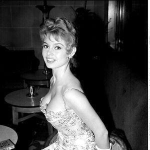 L'actrice française Brigitte Bardot au Cafe Royal, à Londres, où elle a assisté à l'émission Saturday Night Out de la BBC. Londres-Royaume-Uni. 27/10/1956. © PA/ABACA.