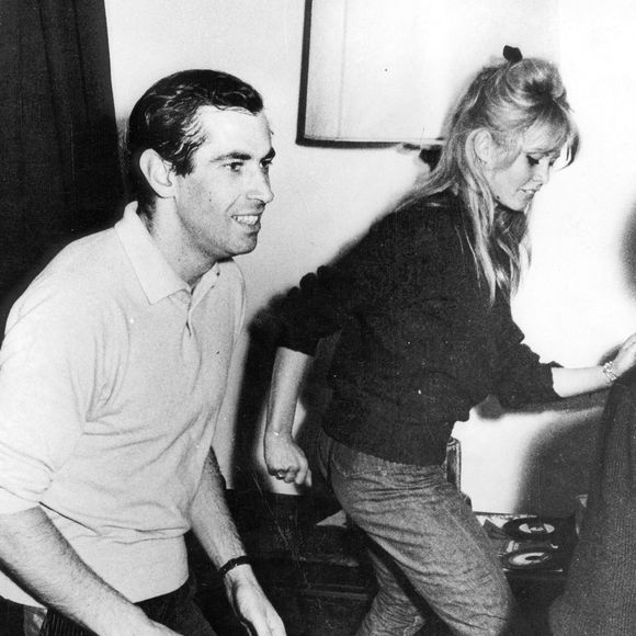 La photo d'archive datée d'avril 1962 montre Roger Vadim faisant le twist avec son ex-femme Brigitte Bardot lors d'une fête à la Villa San Michela à Florence, en Italie. Photo by Starstock/Photoshot/Avalon/ABACAPRESS.COM