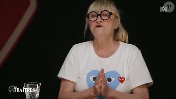 Mais leur stratégie a rapidement échoué : lors de la table ronde, les loyaux, menés par Christine Bravo, ont décidé de s’unir pour viser la nouvelle recrue. 

Capture d'écran de l'épisode des "Traîtres" du 27 septembre 2025.