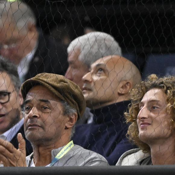 Yannick Noah et son fils Joalukas en tribunes au tournoi de tennis ATP Masters 1000 de Paris (Paris Rolex Master ) à l'Accor Arena - Palais Omnisports de Paris-Bercy - à Paris, France, le 1er novembre 2024. © Chryslene Caillaud/Panoramic/Bestimage