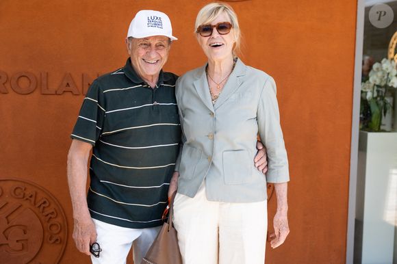Chantal Ladesou et son mari Michel Ansault au village lors des Internationaux de France de Tennis de Roland Garros 2026. Paris, le 1er juin 2026. © Jacovides / Moreau / Bestimage