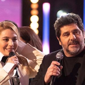 Santa (Samanta Maria Eckert Cotta) et Patrick Fiori lors du 39ème Téléthon, le plus grand événement annuel de collecte de fonds en France avec 30 heures de transmission en direct à la télévision, le 6 décembre 2025 au Studio du Lendit, La Plaine Saint Denis (93), France. Photo by Vincent Gramain/ABACAPRESS.COM