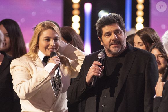 Santa (Samanta Maria Eckert Cotta) et Patrick Fiori lors du 39ème Téléthon, le plus grand événement annuel de collecte de fonds en France avec 30 heures de transmission en direct à la télévision, le 6 décembre 2025 au Studio du Lendit, La Plaine Saint Denis (93), France. Photo by Vincent Gramain/ABACAPRESS.COM