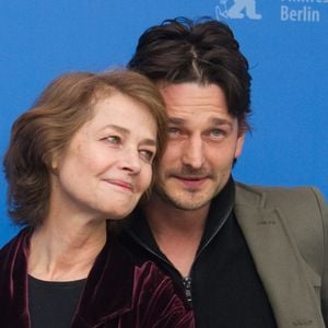 Charlotte Rampling et son fils aîné Barnaby Southcombe présentent leur fils "I, Anna" au Festival du film de Berlin le 12 février 2012.
Bestimage