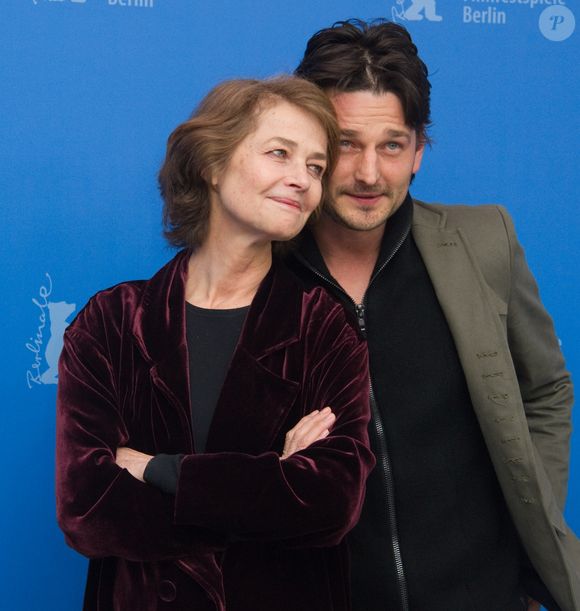 Charlotte Rampling et son fils aîné Barnaby Southcombe présentent leur fils "I, Anna" au Festival du film de Berlin le 12 février 2012.
Bestimage