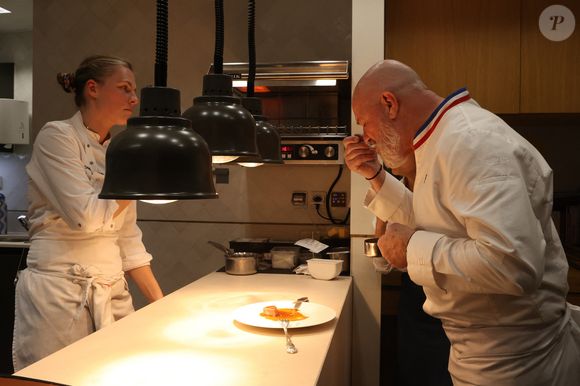 Avant la diffusion de cet épisode, "Purepeople" s'est entretenu avec la patronne Laurence.

Exclusif - Le chef Philippe Etchebest dans les cuisines de son restaurant "Maison Nouvelle" à Bordeaux, le 11 avril 2025. ©Jean-Marc Lhomer/Bestimage.