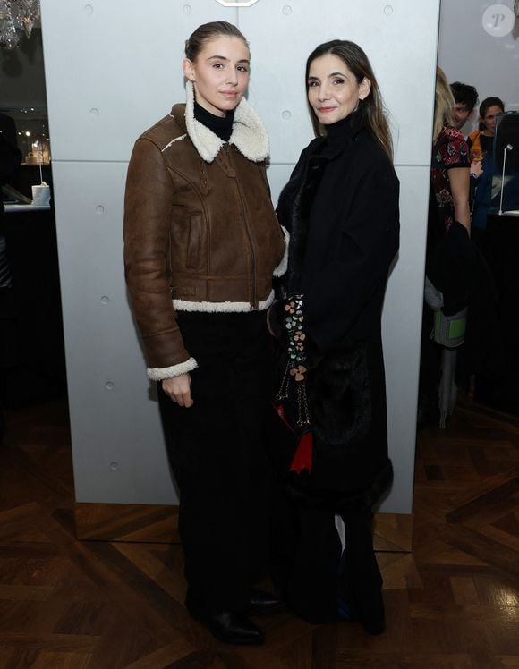 Exclusif - Clotilde Courau et sa fille Vittoria de Savoie - Vernissage de l'exposition "Liaisons dangereuses & Métamorphoses" du créateur Elie Top à l'occasion de ses 10 ans de création chez Christie's à Paris le 27 janvier 2025. © Denis Guignebourg/BestImage
