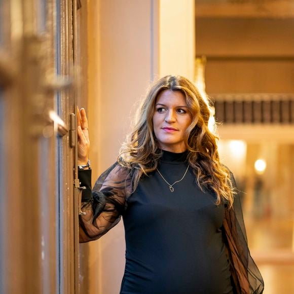 Marlène Schiappa, enceinte (présidente de "Actives") lors du dîner des femmes cheffes d'entreprises organisé par l'ONG "Actives" avec le soutien de L'Oréal, LinkedIn et Tilder au Trianon à Paris le 23 septembre 2025.

Photo : Pierre Perusseau / Bestimage