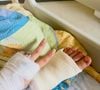 L'adolescente a dû subir une intervention chirurgicale après s'être fracturé la cheville.

Adeline Blondieau, Instagram