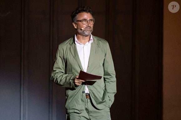 Exclusif - Alexandre Brasseur - Spectacle "Simone Veil, Les combats d'une effrontée" lors du 40ème Festival de Ramatuelle, adaptée du roman de Simone Veil "Une vie" par Cristiana Reali. Le 4 août 2024. 
© Cyril Bruneau / Festival de Ramatuelle / Bestimage