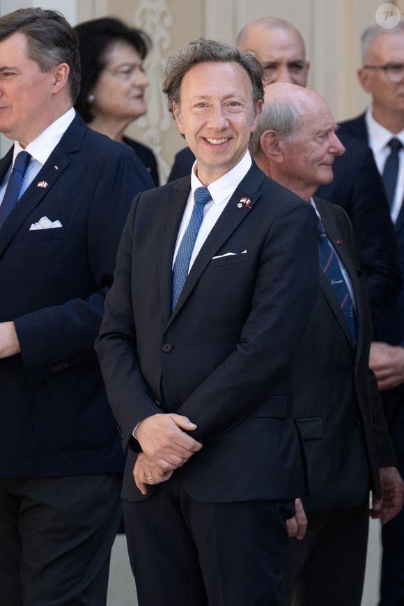Stéphane Bern, animateur de télévision français, membre de la délégation présidentielle, attend l'arrivée du président français Emmanuel Macron pour une visite d'Etat de deux jours au Palais Princier de Monaco, 07 juin 2025, Monaco. Photo par David NIVIERE/ABACAPRESS.COM