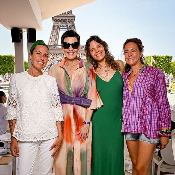 Exclusif - La chef brésilienne Morena Leite, l'animatrice de télévision et conseillère en image brésilo-française Cristina Cordula, Vanilla Clerc, Marie Coupérie Eiffel à l'espace VIP au Longines Paris Eiffel Jumping au pied de la Tour Eiffel sur le Champ-de-Mars à Paris, France, le 22 juin 2025. © Perusseau-Veeren/Bestimage