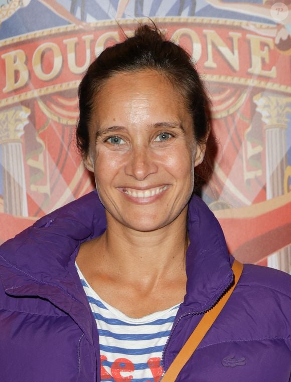 Sur des clichés partagés par le site, on découvre un intérieur chaleureux, cosy et très douillet.
Julie de Bona au photocall de la générale de "Spectaculaire", le spectacle du cirque d'Hiver Bouglione à Paris, France, le 19 octobre 2024. © Coadic Guirec/Bestimage