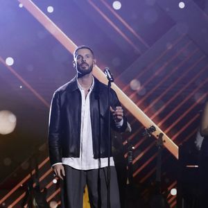 Exclusif - Matt Pokora, lors de l'enregistrement de l'émission "La fête de la chanson française - 20 ans d'émotions" présentée par L.Thilleman et A.Manoukian, et diffusée le 17 avril sur France 3 à Paris, France, le 9 décembre 2025. © Jack Tribeca/Bestimage