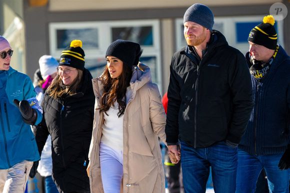 Le prince Harry, duc de Sussex et Meghan Markle, duchesse de Sussex, en visite au camp d'entrainement des athlètes des Invictus Games 2024 à Whistler en Colombie Britannique, le 14 février 2024. (Backgrid USA / Bestimage).