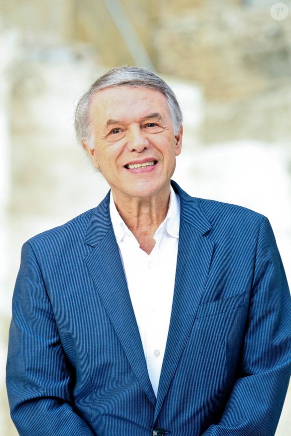 À 81 ans, malgré plusieurs ses récents pépins de santé, il assure avoir retrouvé une partie de ses forces.

Salvatore Adamo pose à l'Odéon d'Hérode Atticus à Athènes, en Grèce, le 14 septembre 2018, à la veille de leur concert. Photo par Splash News/ABACAPRESS.COM
