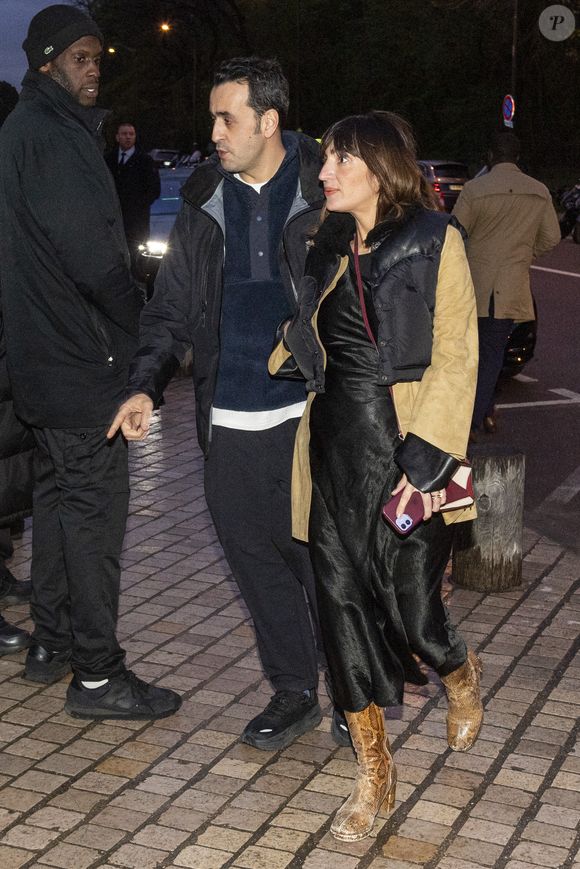 Exclusif - Jonathan Cohen et sa compagne Giulietta Canzani Mora Dj Piu Piu (enceinte) - Les célébrités au concert de Jay Z à la fondation Louis Vuitton à Paris, France, le 14 avril 2023. © Da Silva-Perusseau/Bestimage