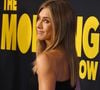 Sa beauté irradiante est peut-être aussi causée par la présence

Jennifer Aniston  lors de la première de la saison 4 de "The Morning Show" à New York le 9 septembre 2025 
©Backgrid USA / Bestimage