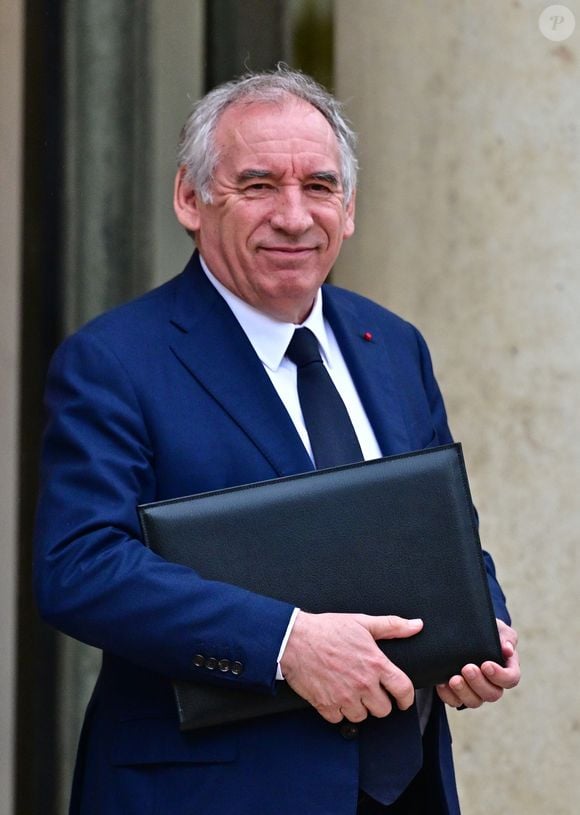 François Bayrou, Premier ministre à la sortie du conseil des ministres au palais de l'Elysée à Paris le 21 avril 2025.

© Christian Liewig / Bestimage