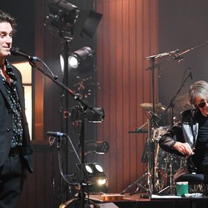 Jacques Dutronc et Thomas Dutronc en showcase de leur tournée "Dutronc & Dutronc" au Centre Evénementiel de Courbevoie le 11 avril 2022. © Coadic Guirec/Bestimage