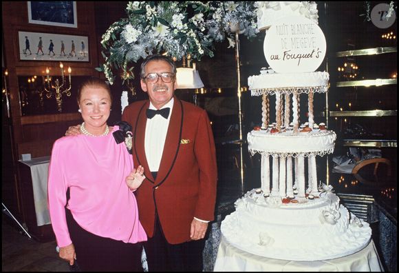 Dans les années 1970, le roi Hassan II du Maroc a transformé le château en véritable palace oriental.

Le baron Edmond et sa femme la baronne Nadine de Rothschild au Fouquet's à Megève en 1997. Frederic Herve / Bestimage
