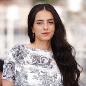 Hafsia Herzi pose lors du photocall de 'La Petite Derniere' pendant le 78ème Festival de Cannes au Palais des Festivals à Cannes, France, le 17 mai 2025.