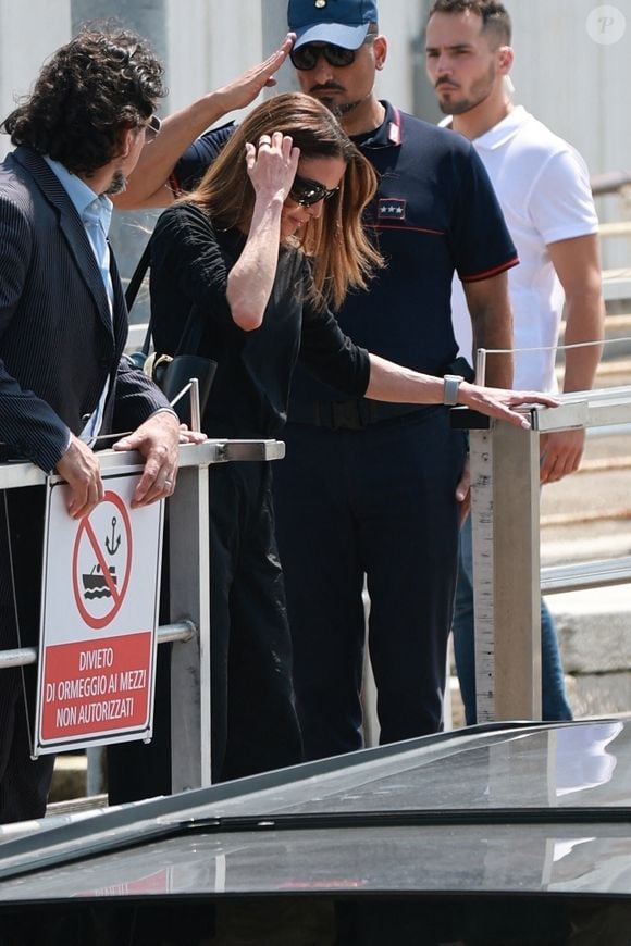 La reine Rania de Jordanie arrive à Venise pour assister au mariage de Jeff Bezos et Lauren Sanchez (26 - 28 juin 2025), le 26 juin 2025. Backgrid UK/ Bestimage