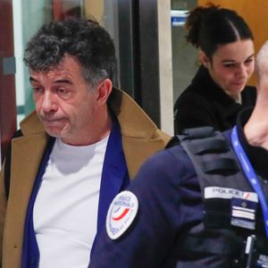 Procès de Stéphane Plaza : L'animateur sort du tribunal correctionnel de Paris après le réquisitoire : Une peine de 18 mois de prison avec sursis et 10 000 euros d’amende a été requise à son encontre le 9 janvier 2024.

© Christophe Clovis / Bestimage