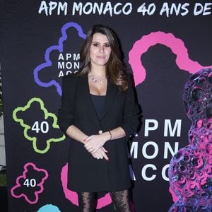 L'animatrice a alors présenté SaferPhone, une offre d'Orange destinée aux jeunes qui permet aux parents de filtrer les contenus inadaptés, de gérer le temps d'écran ou encore d'être alertés en cas de cyberharcèlement.

Karine Ferri - Dîner des 40 ans du bijoutier "APM Monaco" à l'hôtel Plaza Athénée à Paris, France, le 14 décembre 2022. © Rachid Bellak/Bestimage
