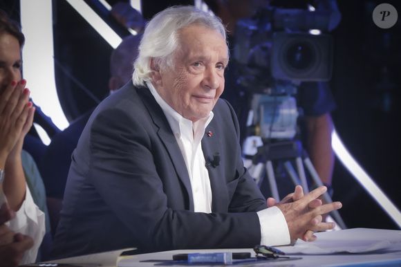 La station a été prisée par de nombreuses personnalités.

Michel Sardou sur le plateau de l'émission Touche pas à mon poste (TPMP) présentée en direct par C.Hanouna et diffusée sur C8 le 29 août 2022.

© Jack Tribeca / Bestimage